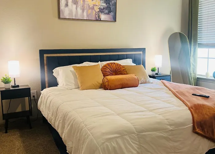 Vibrant Oasis In The Heart Of Midtown & Downtown