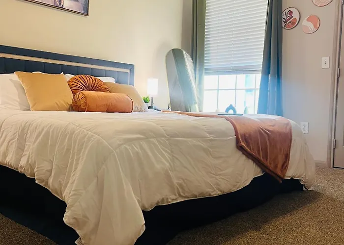 Vibrant Oasis In The Heart Of Midtown & Downtown