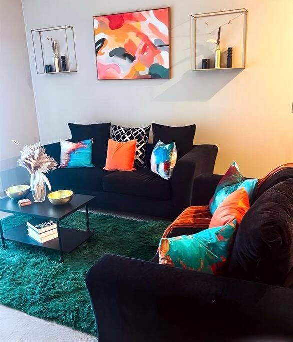 Apartment Vibrant Oasis In The Heart Of Midtown & Downtown *